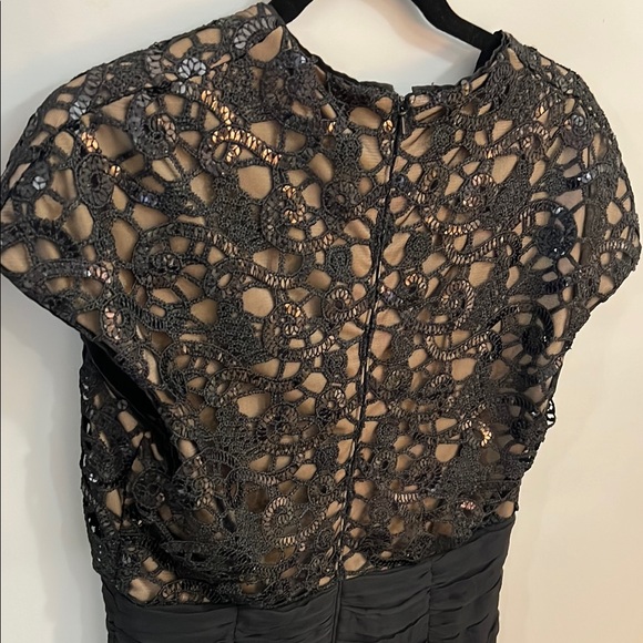 Black Ruched Sheath Dress with V-Neck and Cap Sleeves for Cocktail - Picture 4 of 5